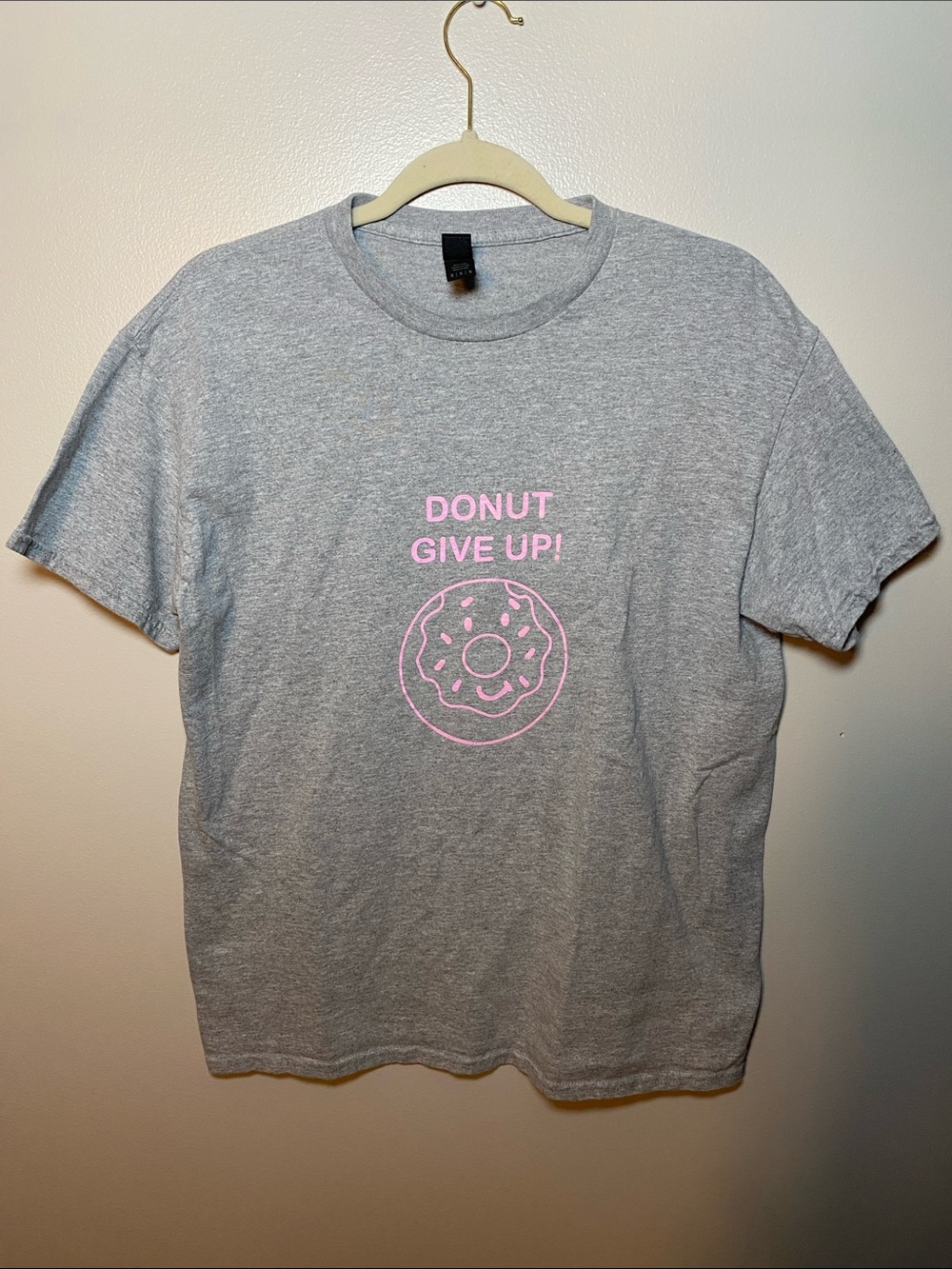 Gray Donut Graphic Tee Short Sleeve ‘Donut Give Up’ Unisex Medium Gildan